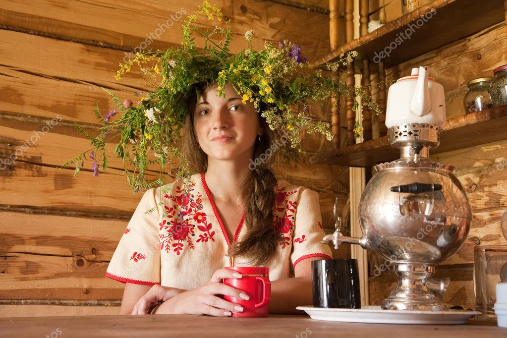 http://static8.depositphotos.com/1000572/1052/i/950/depositphotos_10529375-Girl-with-traditional-russian-samovar.jpg