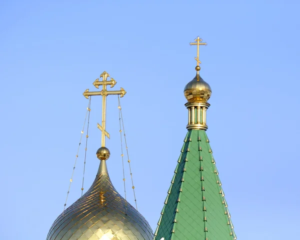 Domes of Russian Orthodox Church with Crosses — Stock Photo #9198978