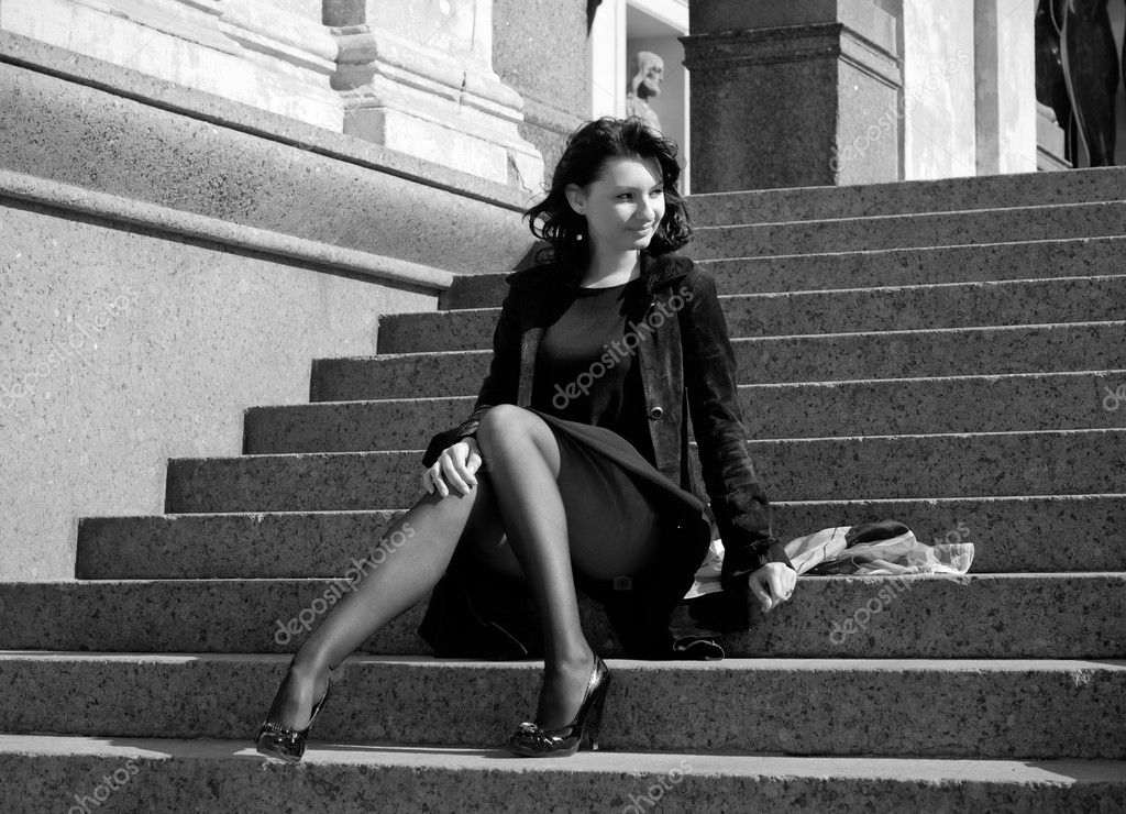 http://static8.depositphotos.com/1001024/904/i/950/depositphotos_9045070-stock-photo-italian-woman-sitting-on-stone.jpg
