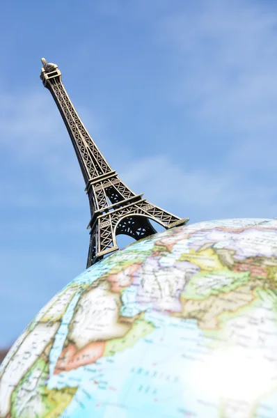 depositphotos_8317660-stock-photo-eiffel-tower-on-the-globe.jpg