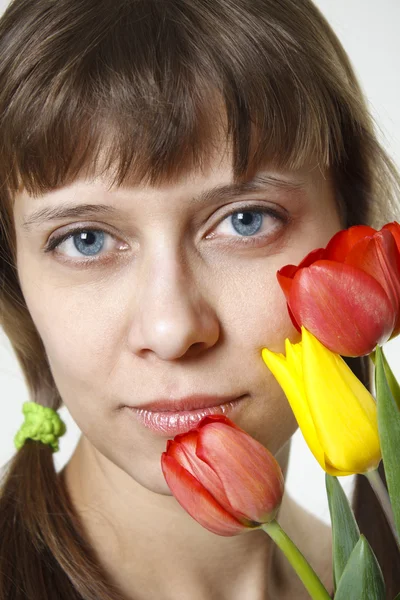The girl holds tulips