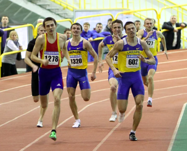 Unidentified men on the finish of the 400 meters dash