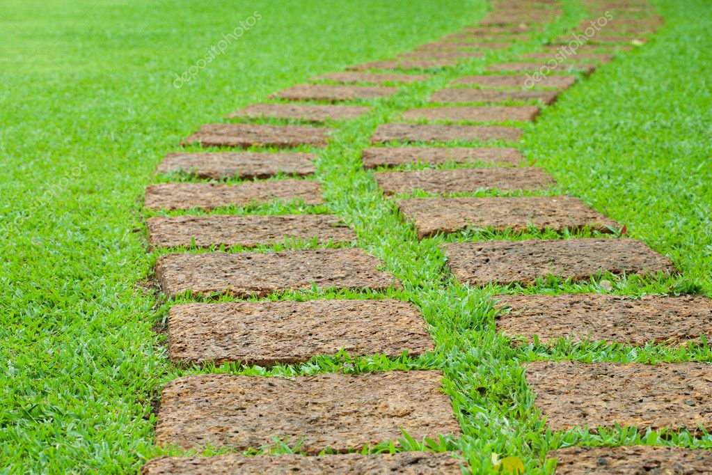 pedra jardim caminho:Baixar – Caminho de pedra de jardim com grama — Imagem de Stock pedra jardim caminho:Baixar – Caminho de pedra de jardim com grama — Imagem de Stock