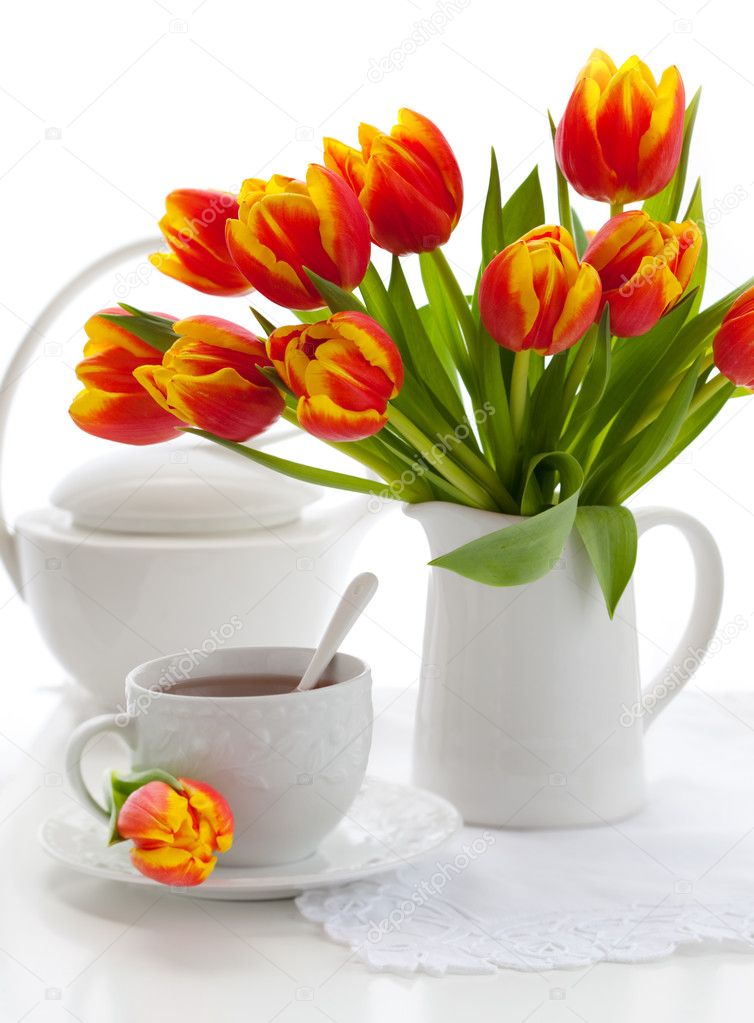 http://static8.depositphotos.com/1290614/833/i/950/depositphotos_8336438-Red-tulips-and-tea.jpg