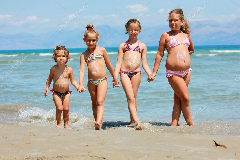 Семья С Детьми Голой Пляже Фото