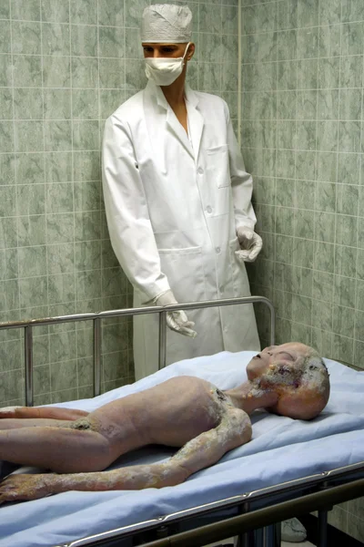 A Dead Alien Recovered from the Roswell UFO Crash