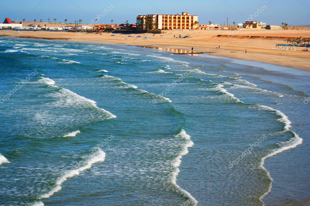 Waves Rolling in at Sandy Beach, Rocky Point, Mexico — Stock Photo