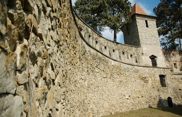 Defense wall with bastion