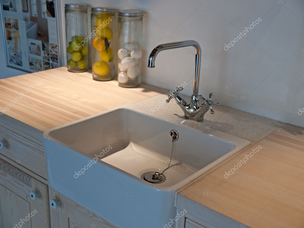 Detaljer för moderna klassiska kök sink med tryck kran ...