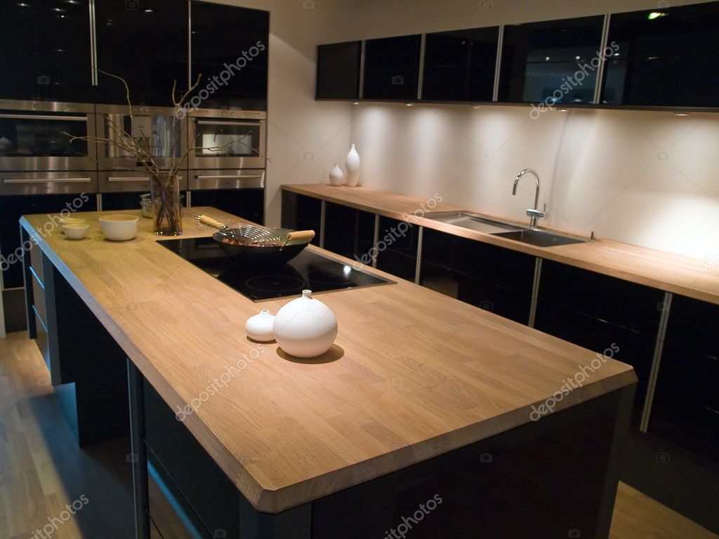 Cuisine en bois design tendance moderne noir — photographie ...