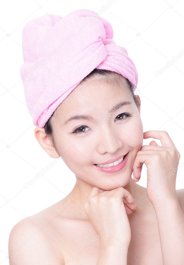 mladá dívka úsměv tvář a zdravá pleť po bath spa izolovaných na bílém pozadí, model je Asijská Kráska — Fotografie od ryanking999 - depositphotos_9770628-Young-Girl-Smile-Face-Skincare-after-bath-spa