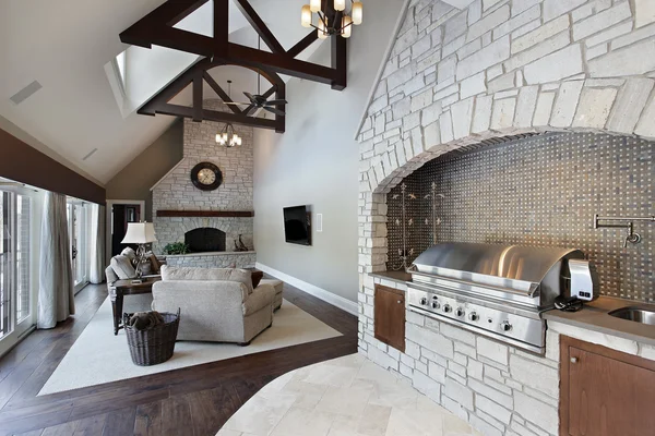 Family room with ceilling wood beams