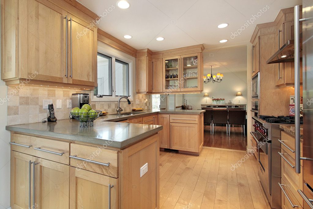 Keuken met eiken houten lambrisering — stockfoto © lmphot #8702273