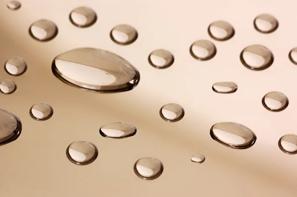Transparent droplets on the mirror surface