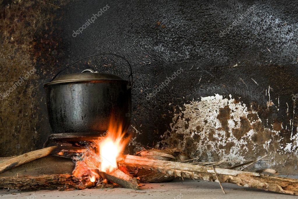 Kookpot op een open brand — stockfoto © kacpura #9383359