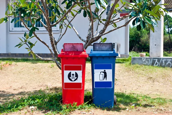 Red and blue recycle bins