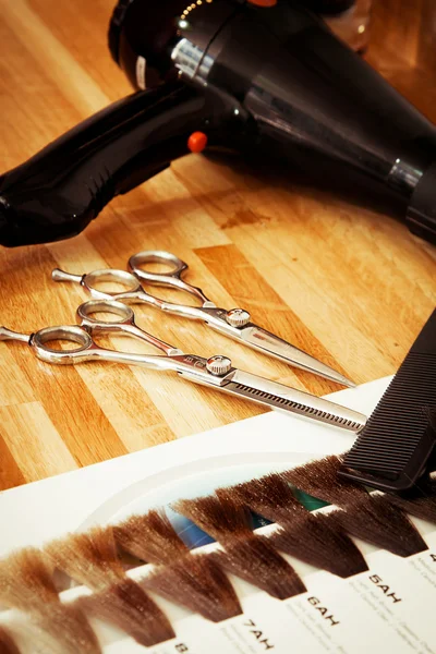 Hairdresser's tools