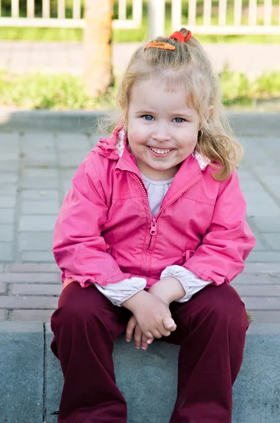 Sonriente de niña —  Fotos de Stock