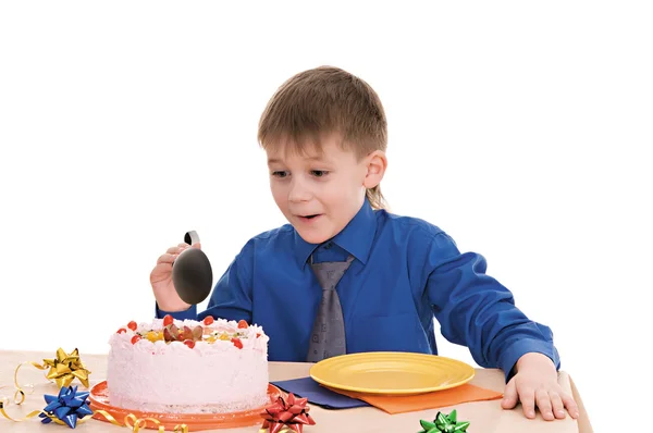 Jongen met cake — Stockfoto
