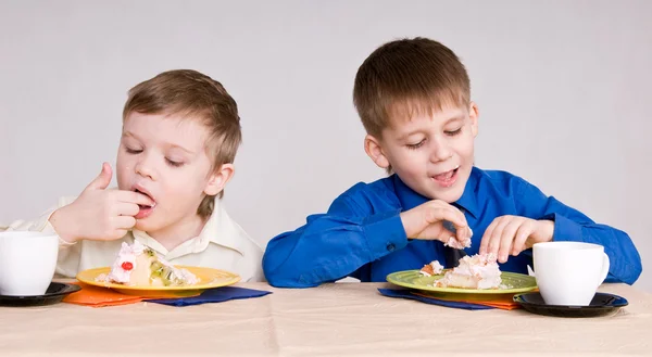 Dva chlapce wich dort — Stock fotografie