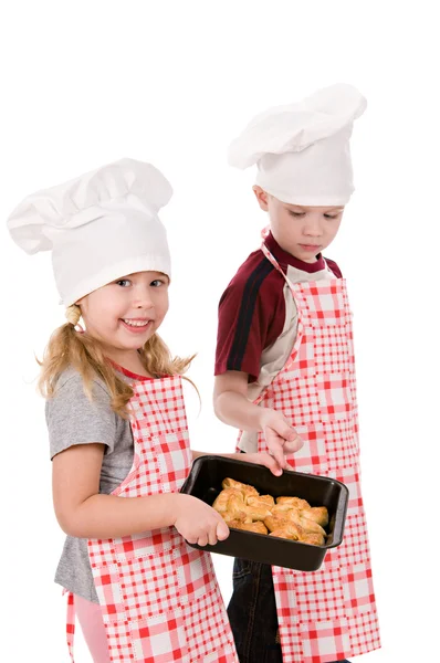 儿童与烘烤 — 图库照片