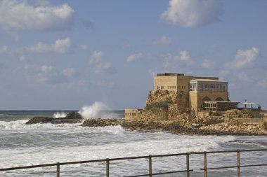 caesarea .mediterranean sahil İsrail'in antik liman kalıntıları