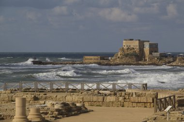 Caesarea maritima liman kalıntıları