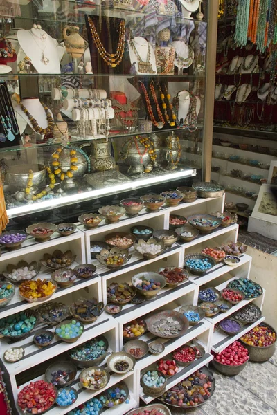 Jóias e pedras semipreciosas no mercado Loja — Fotografia de Stock