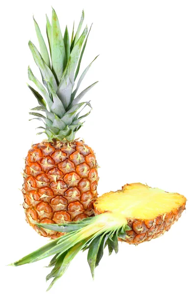 Full and slice of fresh pineapple — Stock Photo, Image