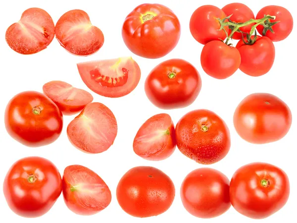 Plastry i pełne dojrzałe czerwone pomidory świeże — Zdjęcie stockowe