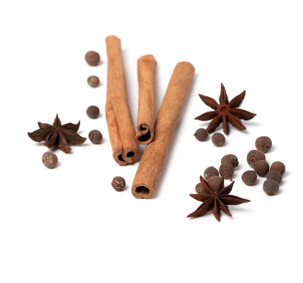 Cinnamon sticks, anise stars and black peppercorns Fotos De Bancos De Imagens