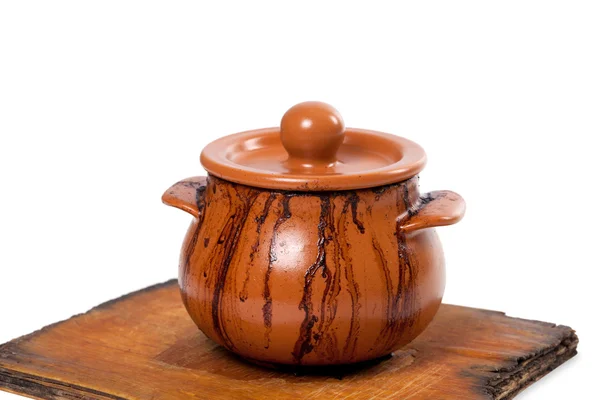 古いキッチン ボード上の汚れたの陶磁器の鍋 — ストック写真