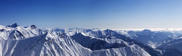 Πανόραμα των χειμερινών βουνών — Φωτογραφία Αρχείου