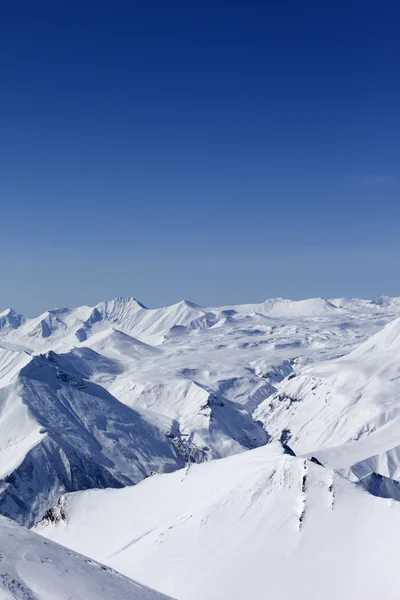Montañas nevadas. las montañas del Cáucaso, georgia — Foto de Stock