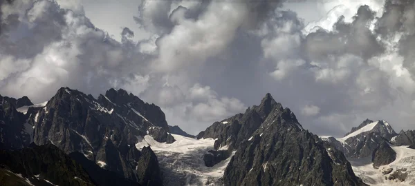 Θολό βουνά Πανόραμα — Φωτογραφία Αρχείου