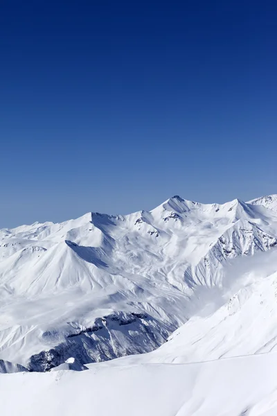 Snötäckta berg. Kaukasus bergen, Georgien — Stockfoto