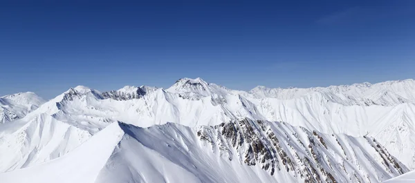 Panorama van de bergen winter. Kaukasus, Georgië. — Stockfoto