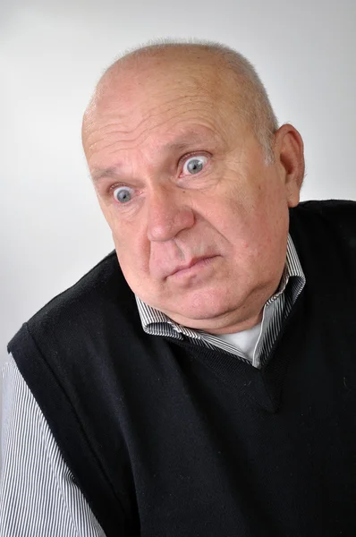 Senior man met verbaasd expressie — Stockfoto