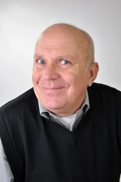 Idősebb ember, hogy vicces arcok — Stock Fotó