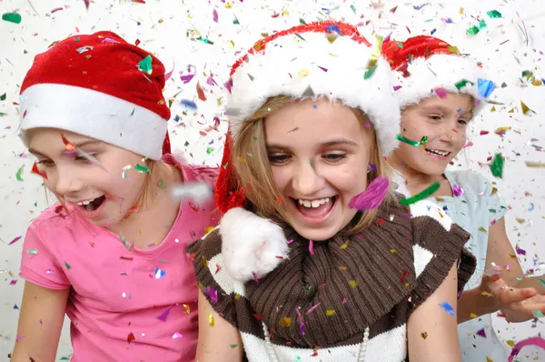 Дети празднуют Рождество — стоковое фото