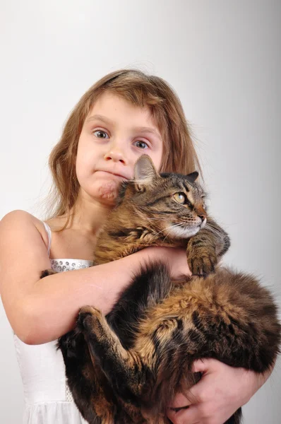 Barn med en sällskapsdjur — Stockfoto