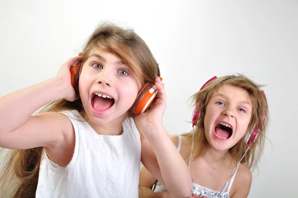 Shouting children with headphones — Stock Photo, Image