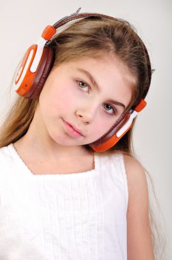 Çocuk müzik kulaklık ile