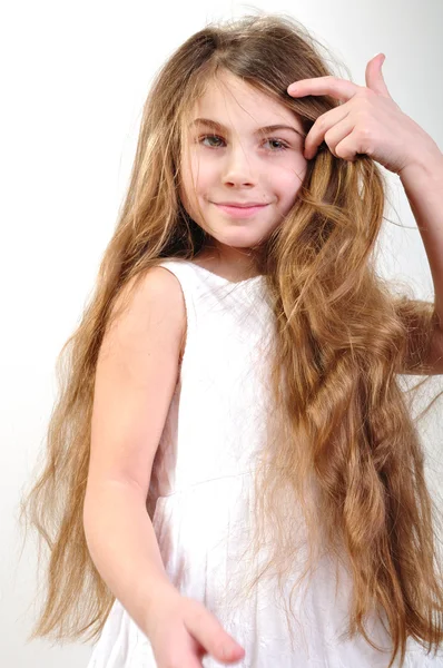 Criança com cabelo comprido — Fotografia de Stock