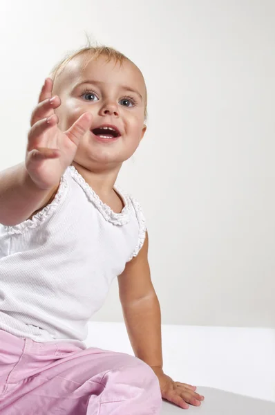 Mutlu toddler bebek kız — Stok fotoğraf