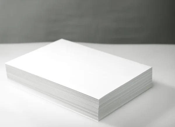 Pilha de papel de impressora e copiadora branca — Fotografia de Stock