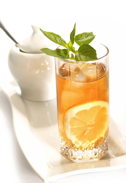 Cold black tea with lemon — Stock Photo, Image