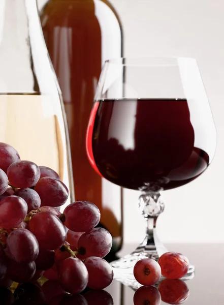 Vino y uva, bodegón abstracto — Foto de Stock