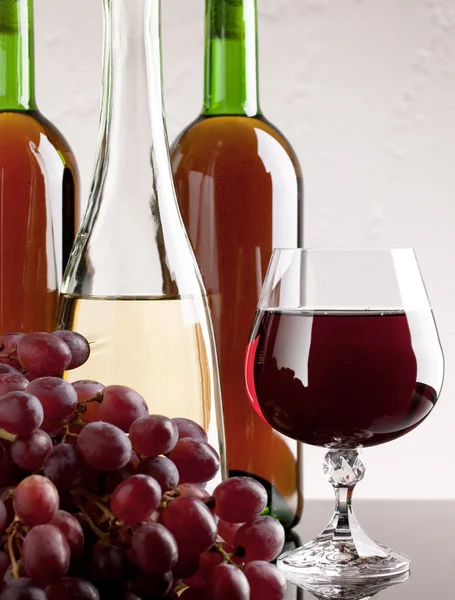 Vino y uva, bodegón abstracto — Foto de Stock
