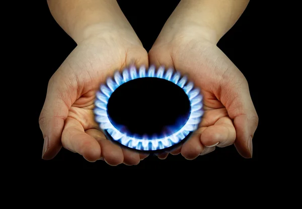 Blauwe gas in handen over de zwarte — Stockfoto